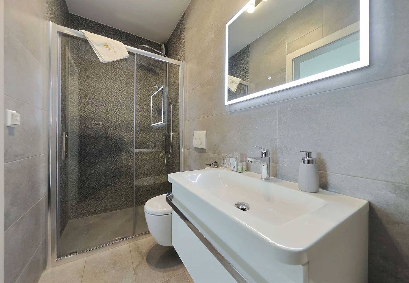 Ferienwohnung in Zadar -  Ferienwohnung Luxury Apartment 2 mit Terrasse