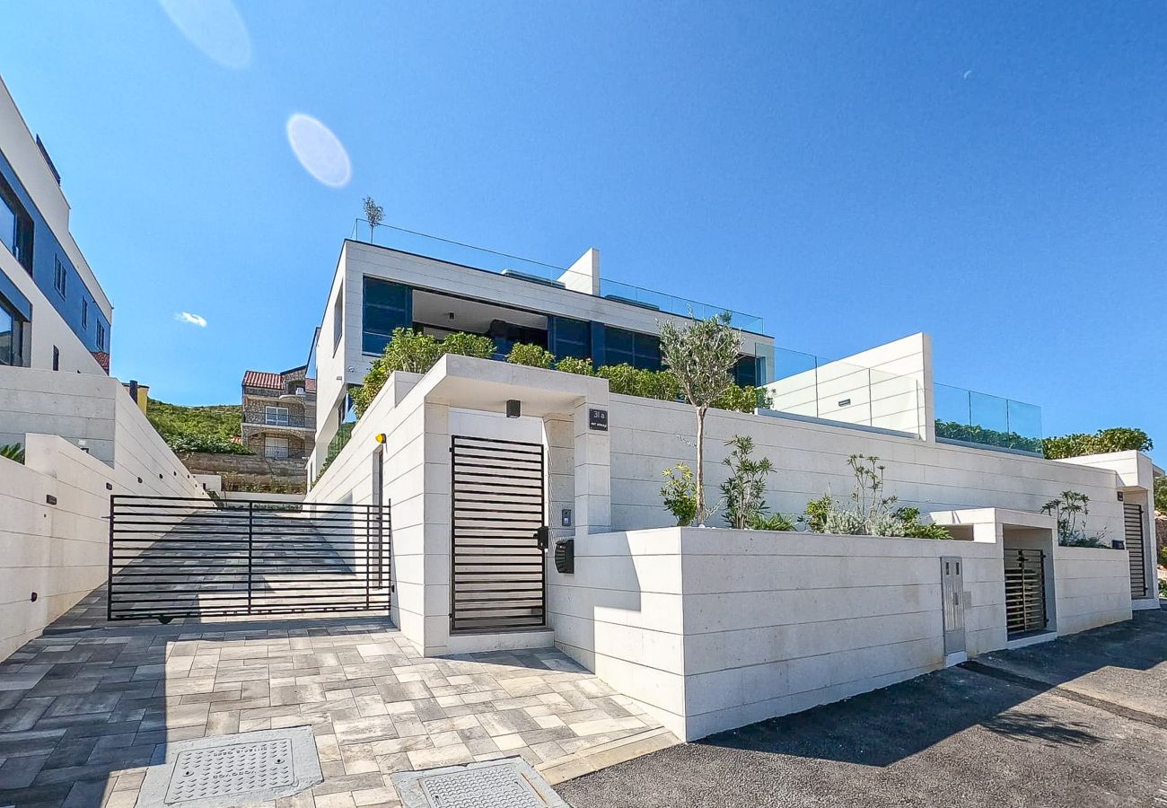 Villa in Vinjerac - Villa One mit beheiztem Pool
