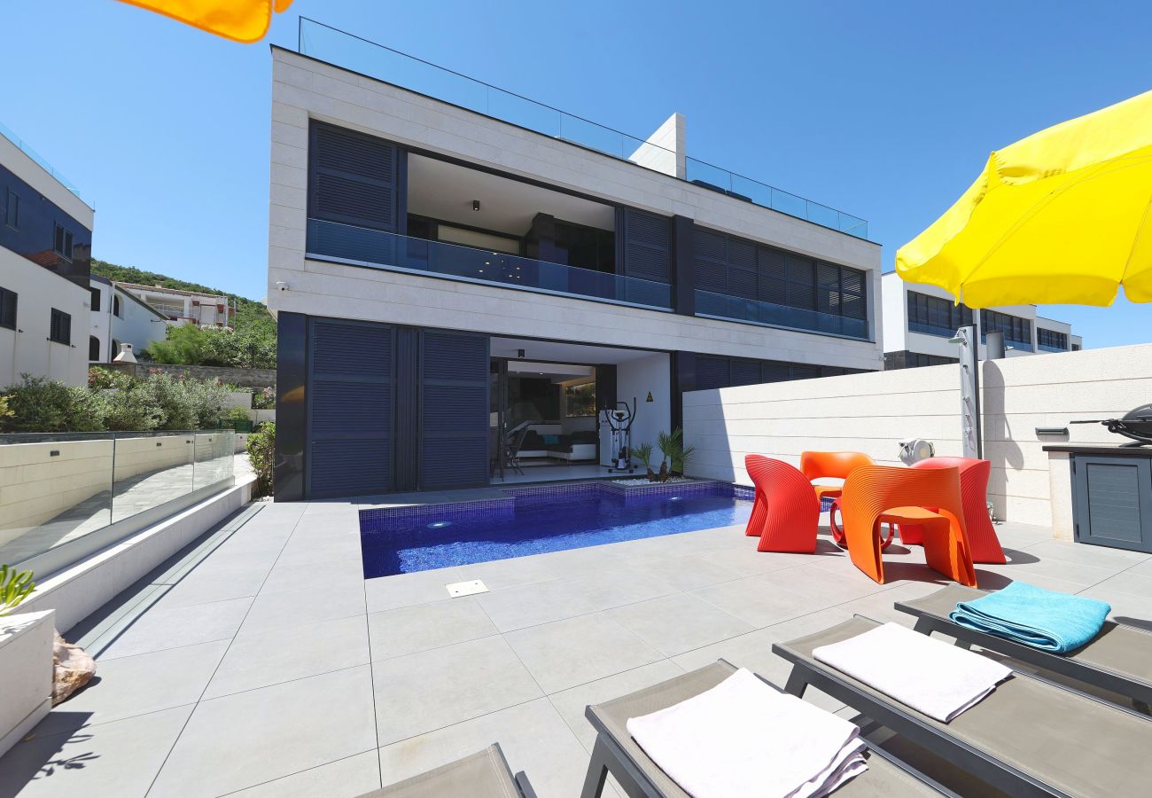 Villa in Vinjerac - Villa One mit beheiztem Pool