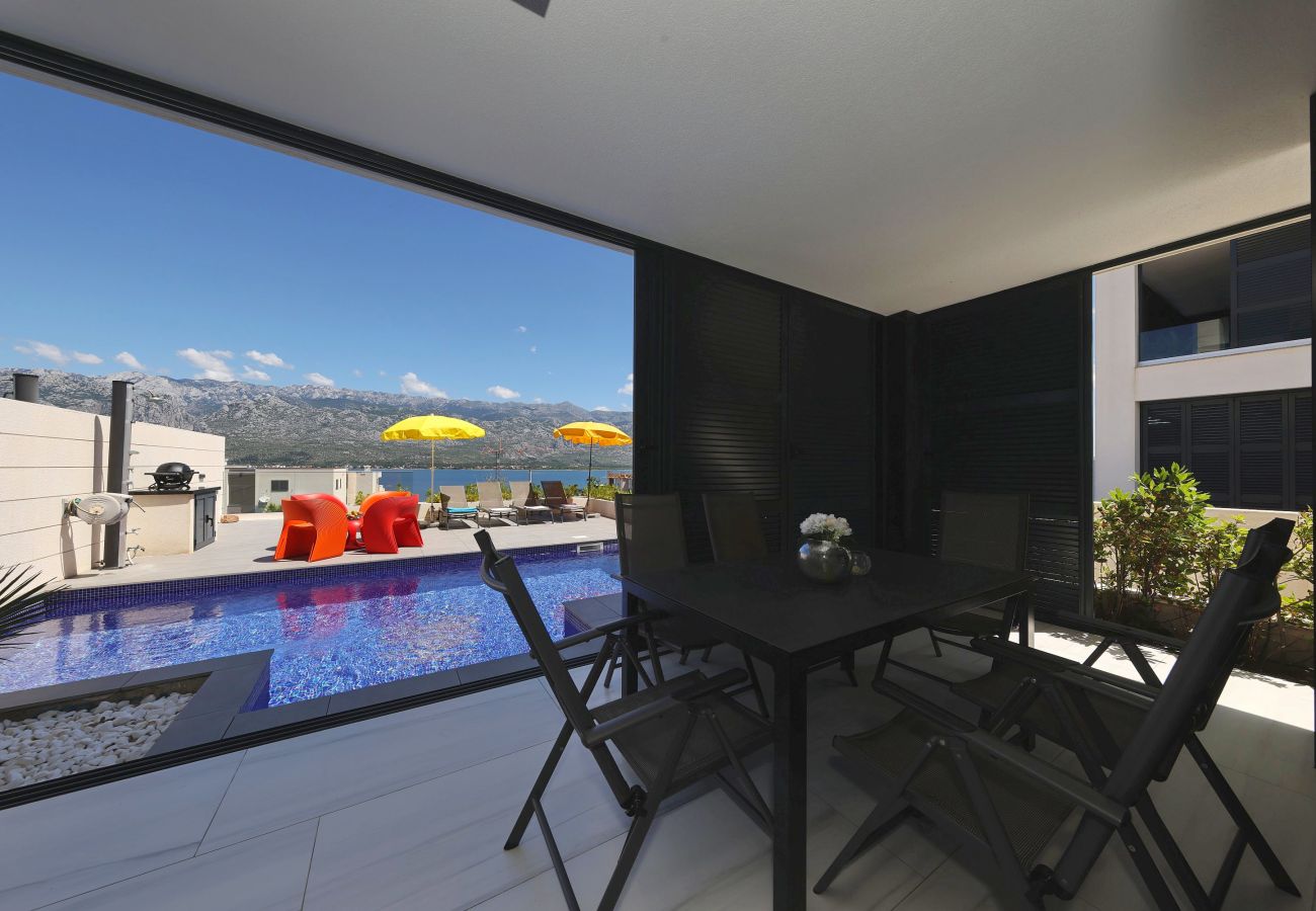 Villa in Vinjerac - Villa One mit beheiztem Pool