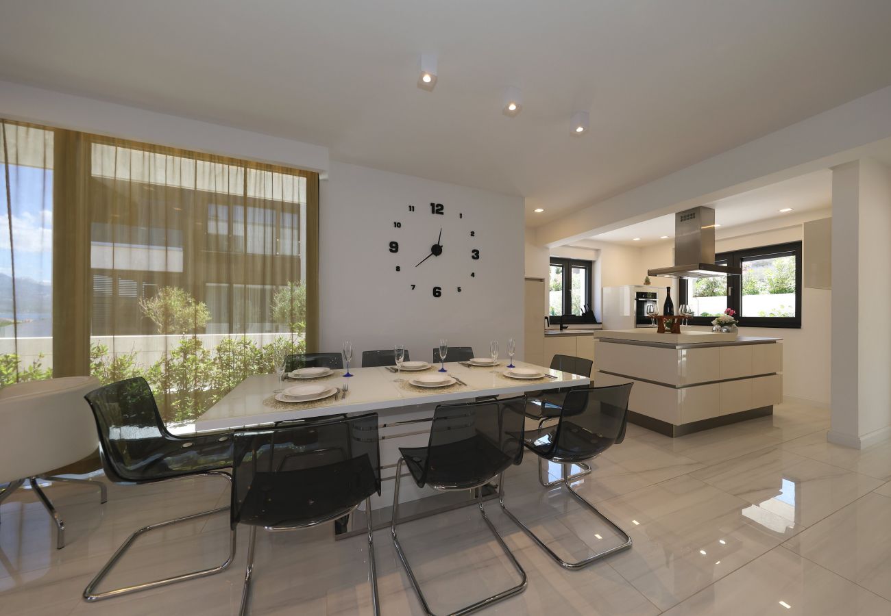 Villa in Vinjerac - Villa One mit beheiztem Pool