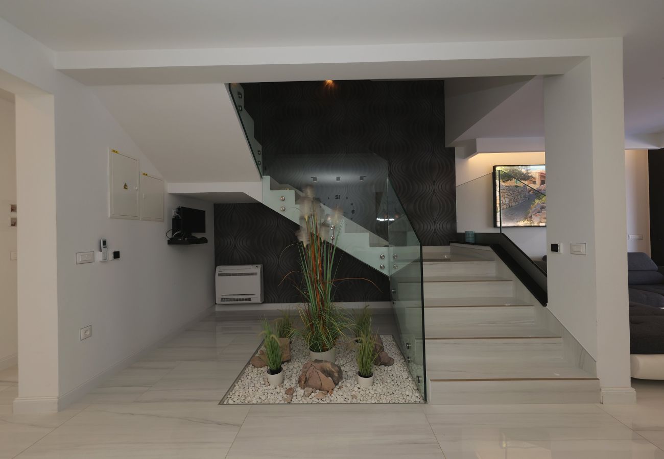 Villa in Vinjerac - Villa One mit beheiztem Pool