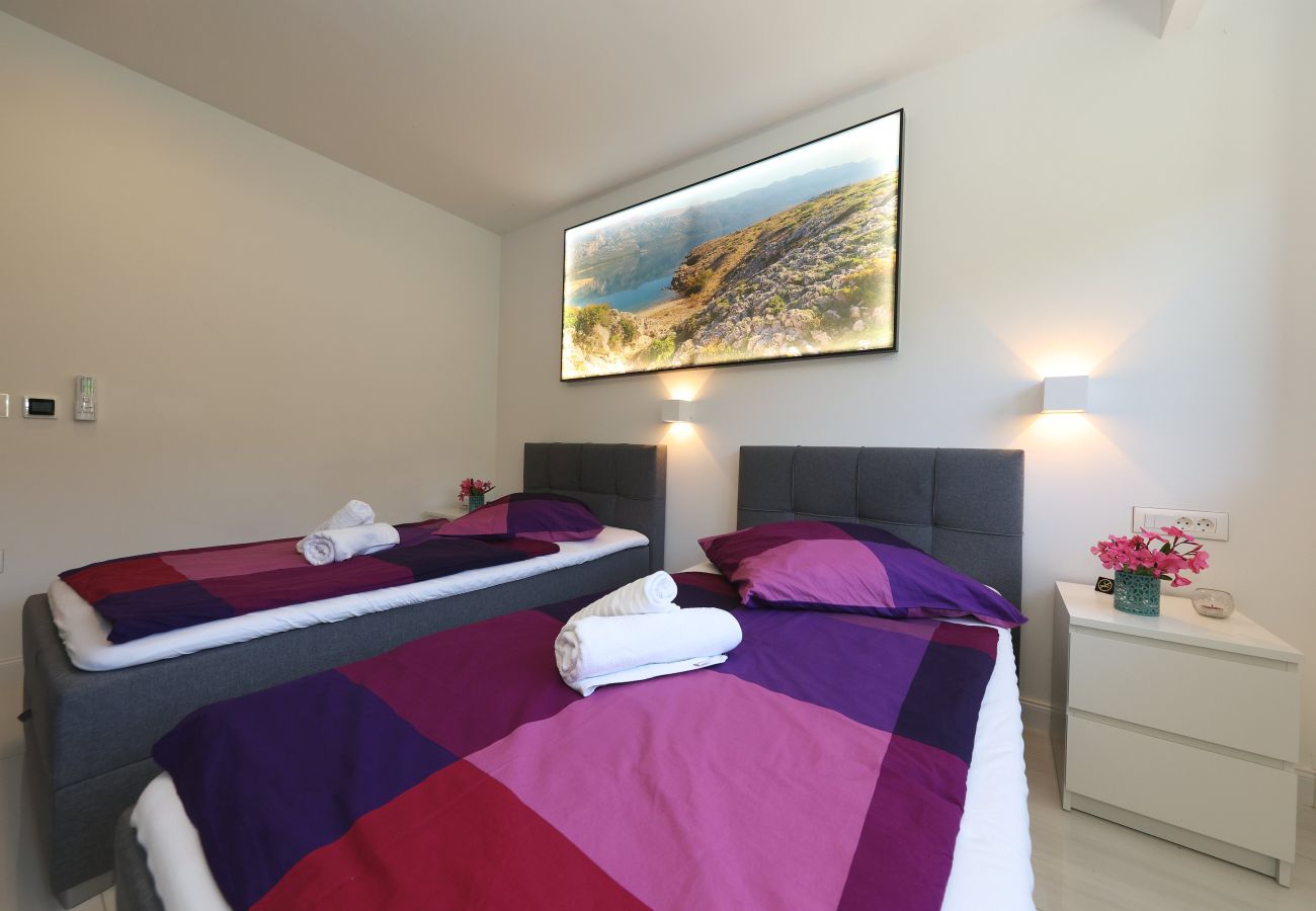 Villa in Vinjerac - Villa One mit beheiztem Pool