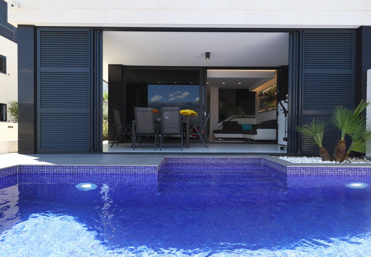 Villa in Vinjerac - Villa One mit beheiztem Pool