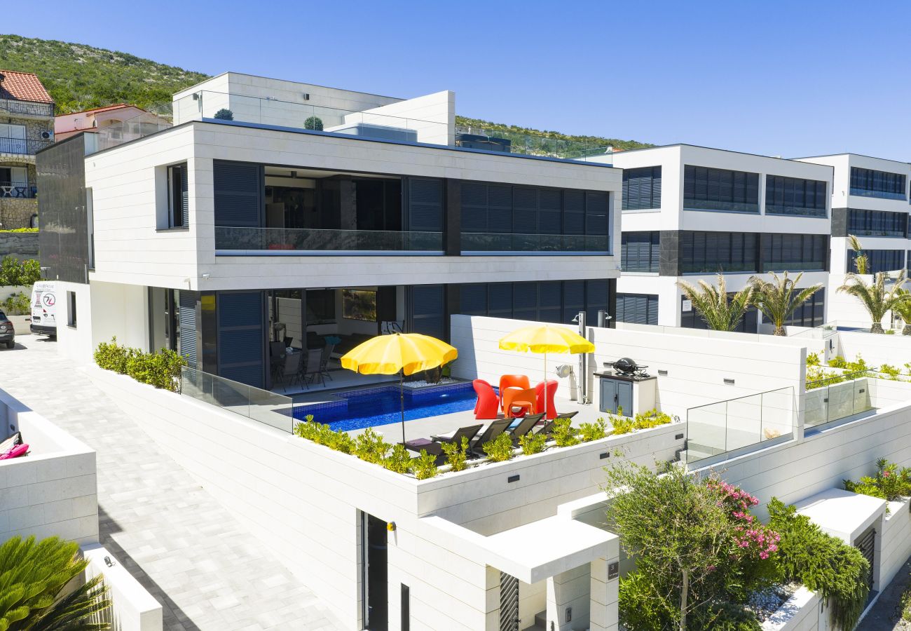 Villa in Vinjerac - Villa One mit beheiztem Pool