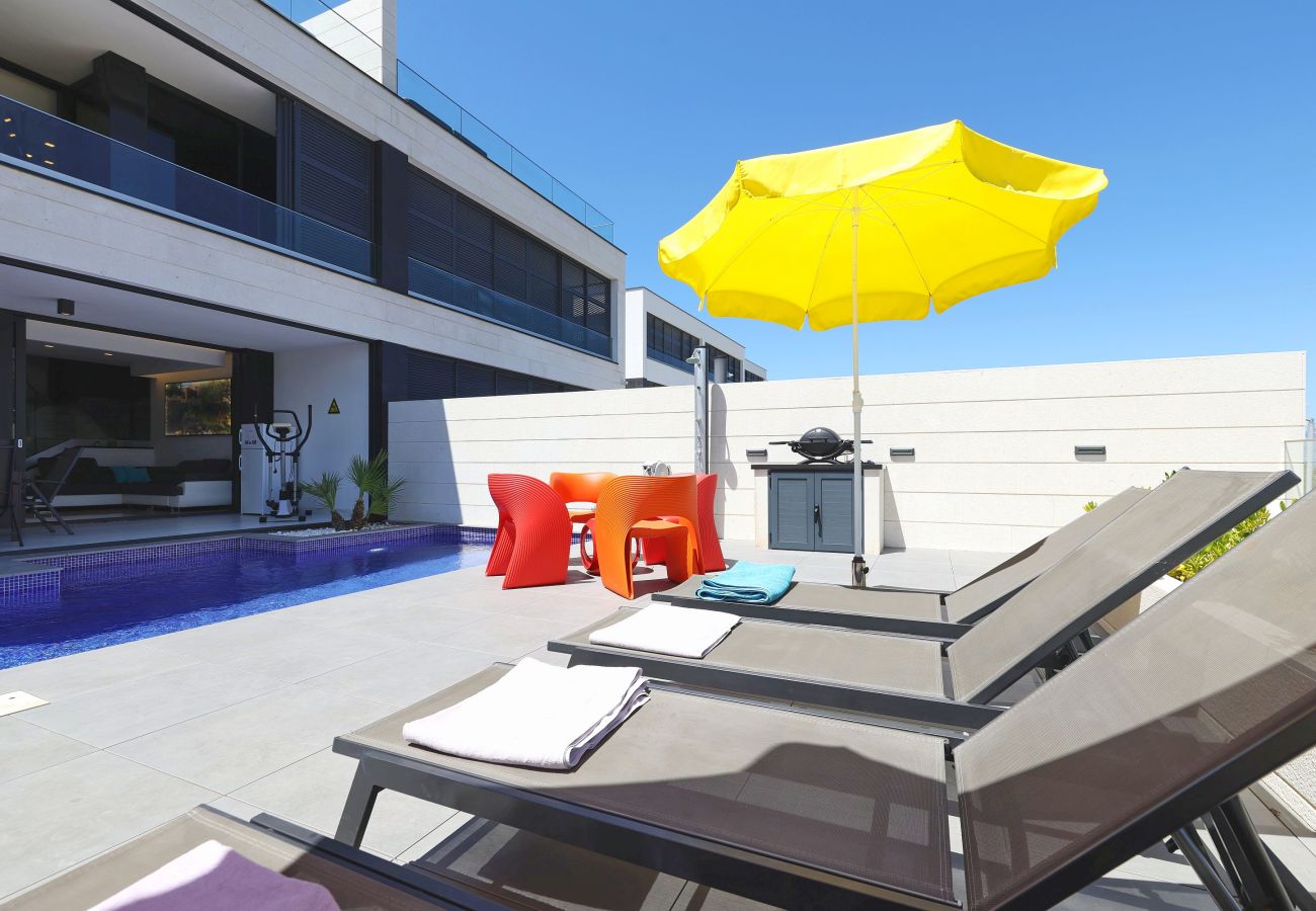 Villa in Vinjerac - Villa One mit beheiztem Pool