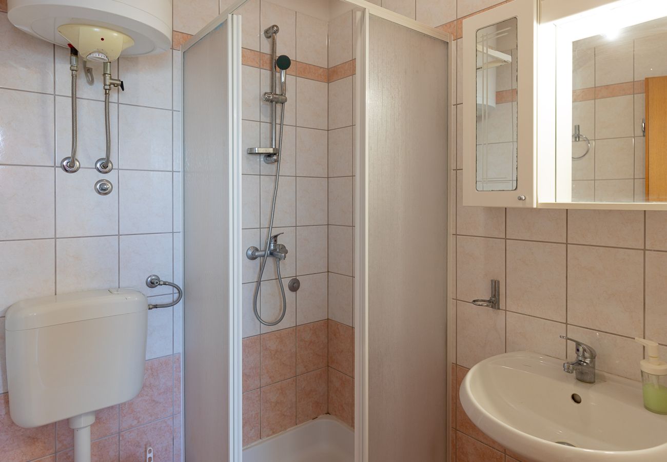Ferienwohnung in Starigrad - Ferienwohnung Tinka No.5 strandnah