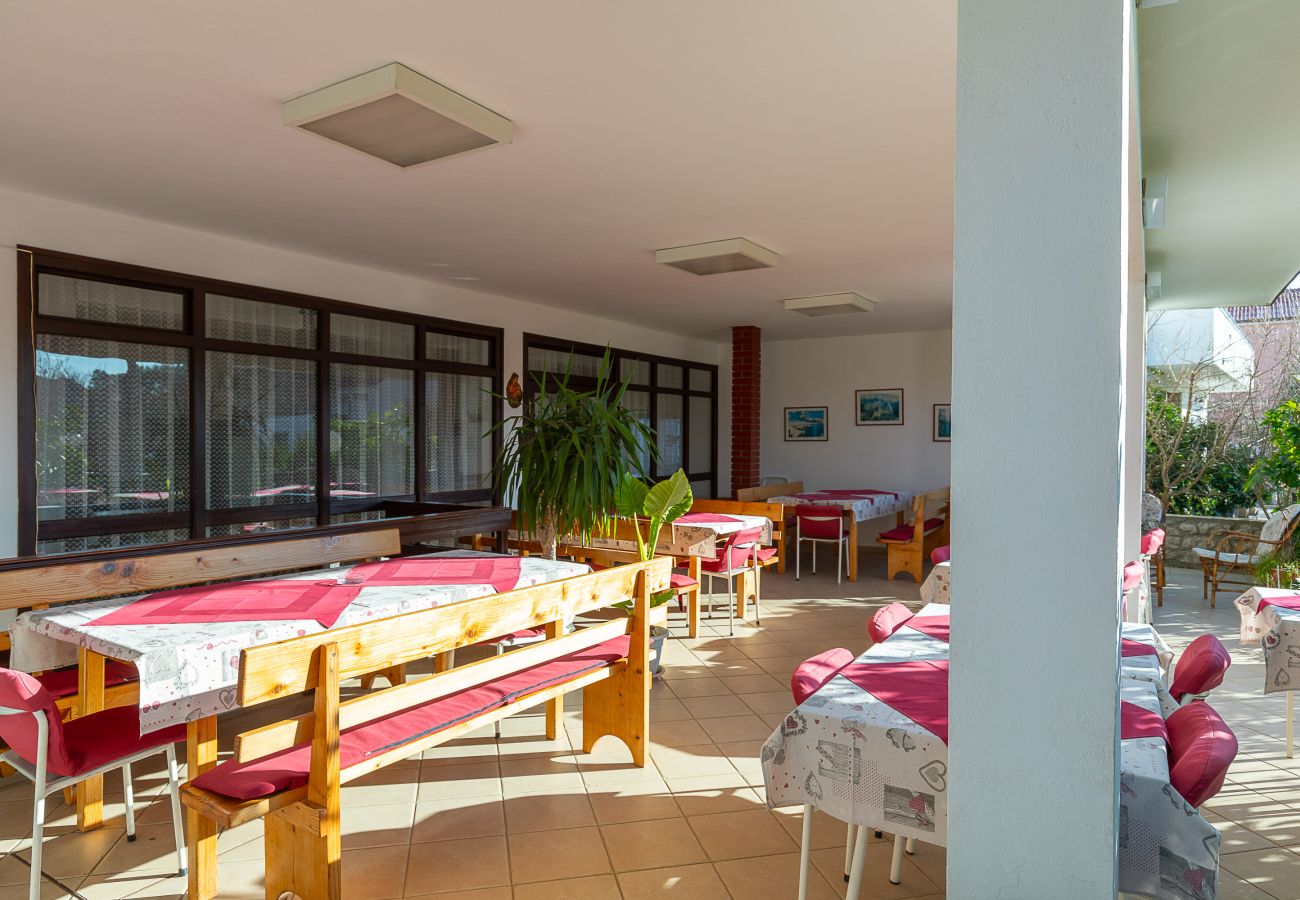 Ferienwohnung in Starigrad - Ferienwohnung Tinka No.5 strandnah