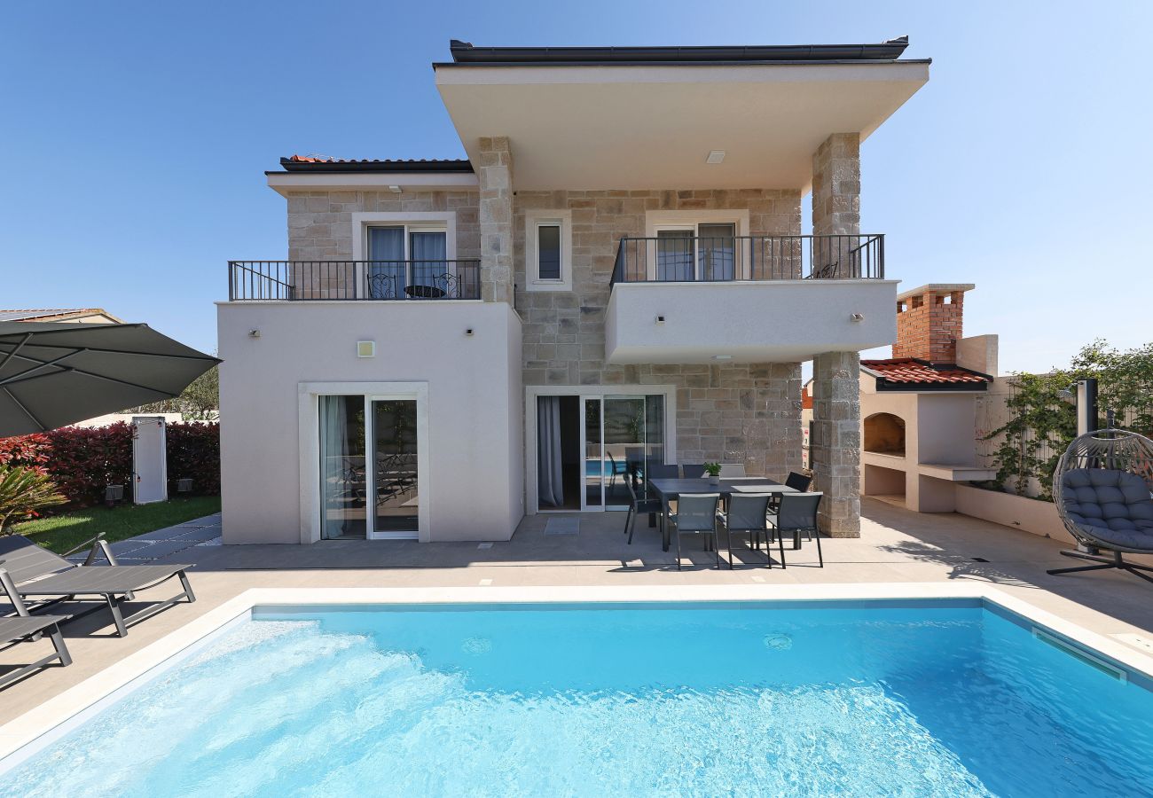Ferienhaus in Zadar - Ferienhaus Casa Coral mit beheiztem Privatpool