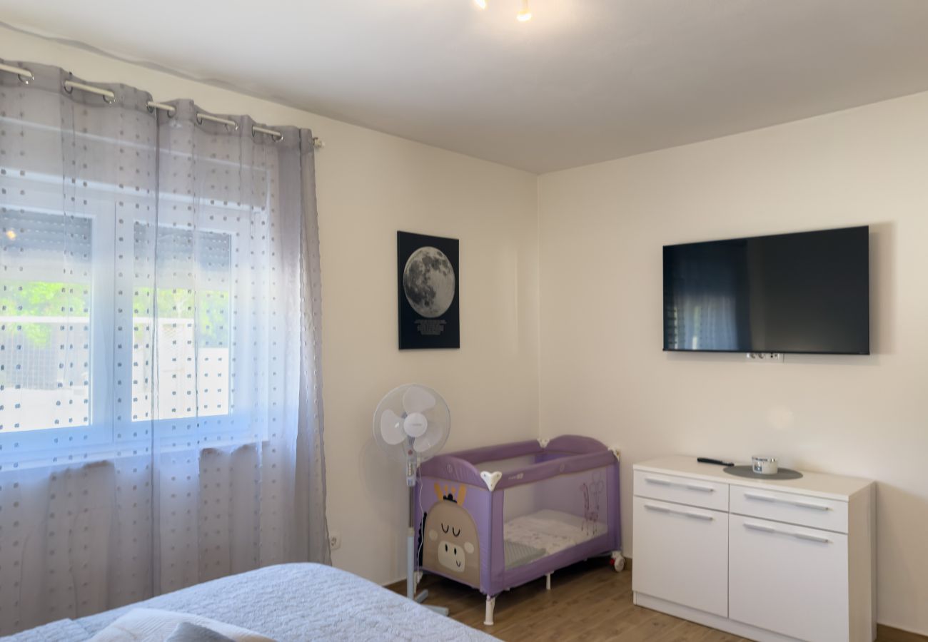 Ferienwohnung in Rovanjska - Ferienwohnung Temida mit Meerblick