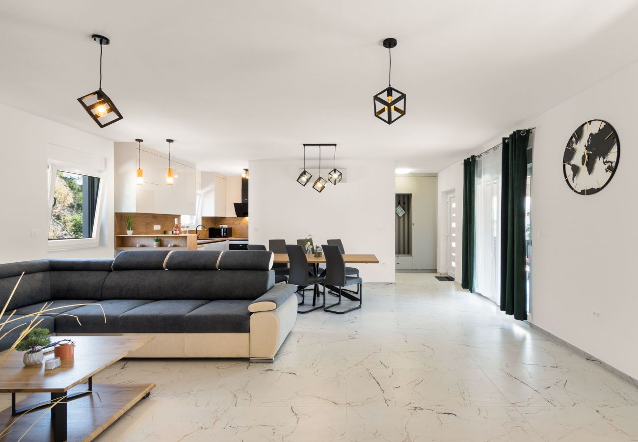 Ferienwohnung in Vir - Ferienhaus Radovic mit Privatpool