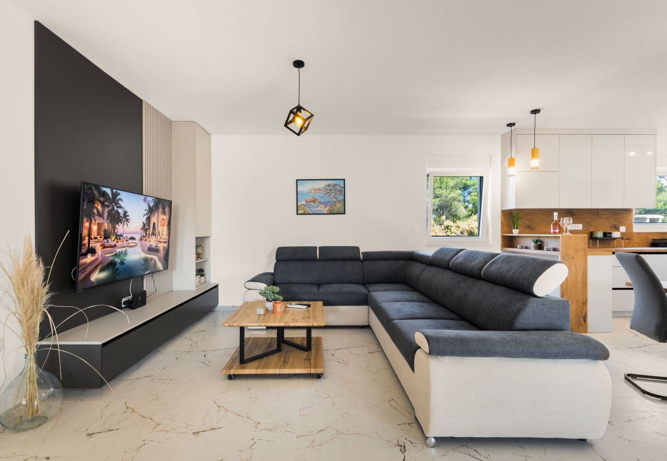 Ferienwohnung in Vir - Ferienhaus Radovic mit Privatpool
