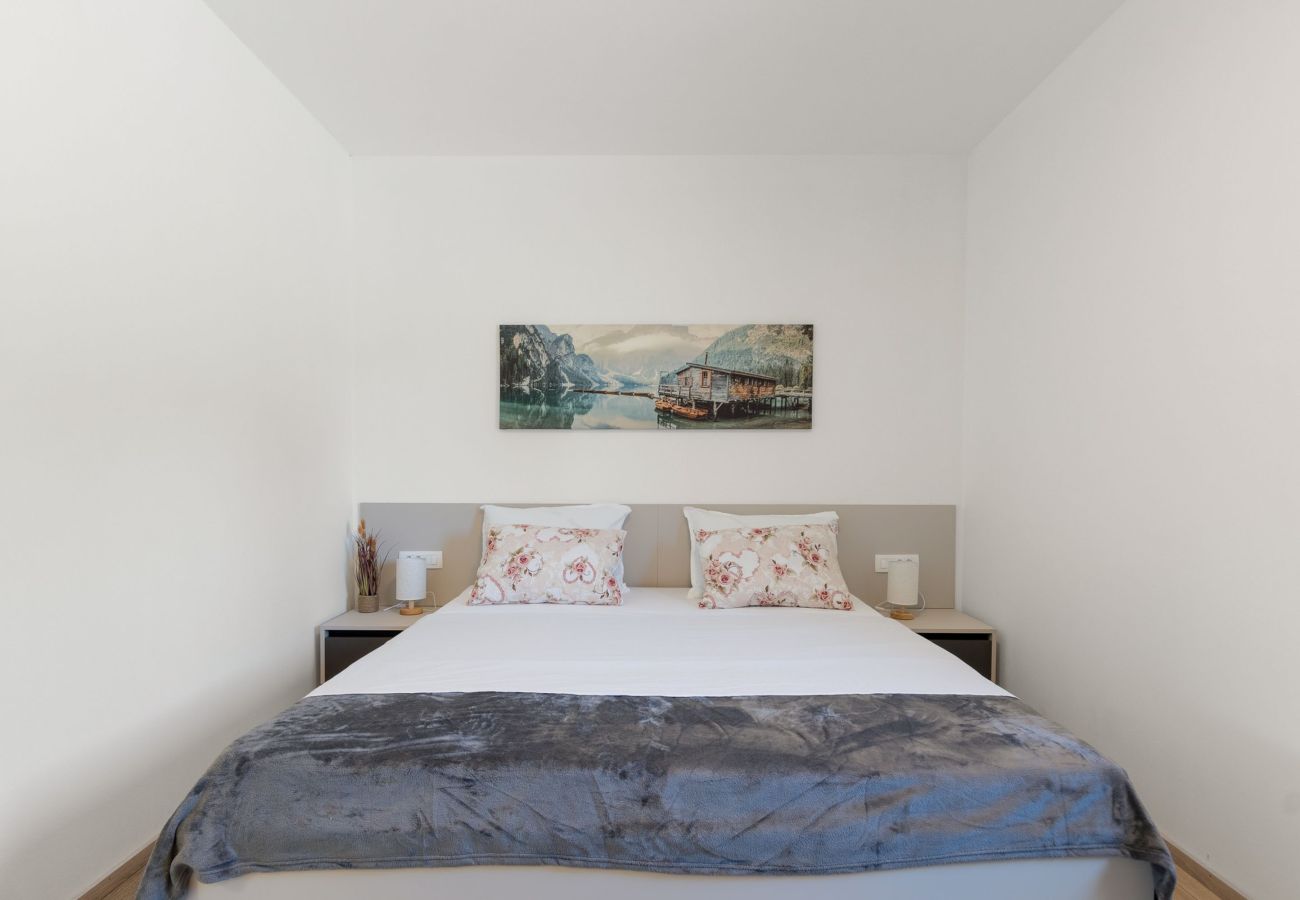Ferienwohnung in Vir - Ferienhaus Radovic mit Privatpool