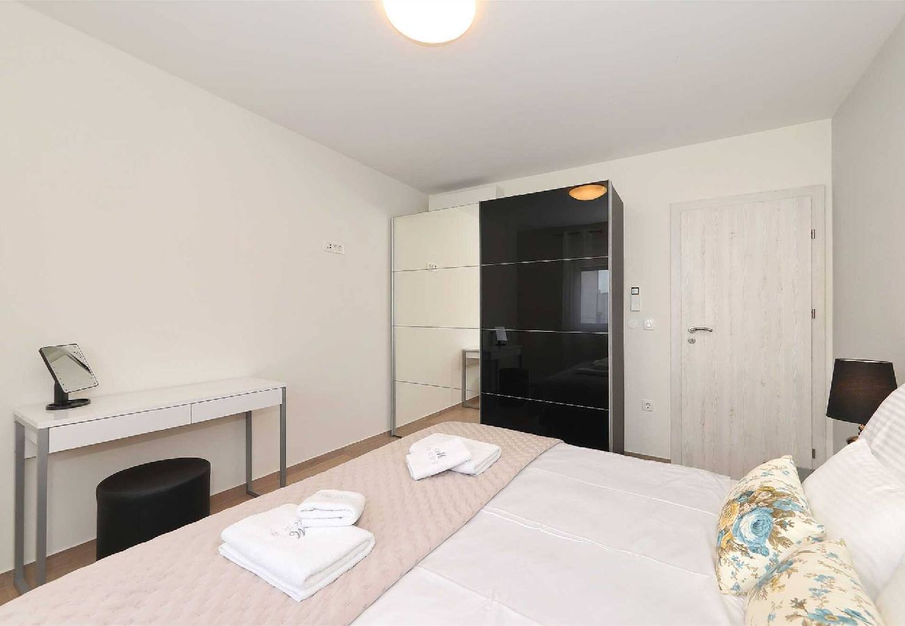 Ferienwohnung in Zadar -  Penthouse 5 mit Whirlpool und Meerblick