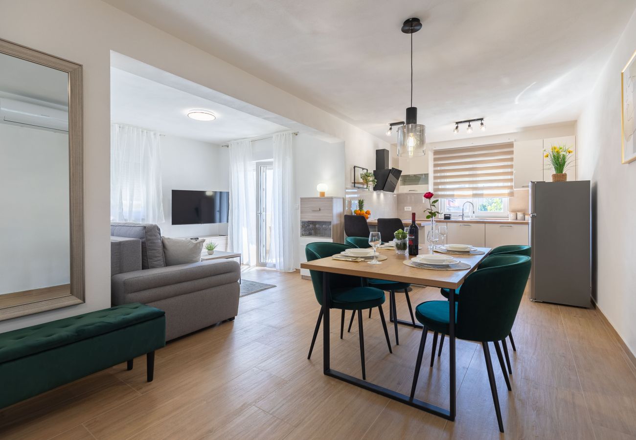 Ferienwohnung in Zadar - Ferienwohnung Klanac 1 mit Balkon