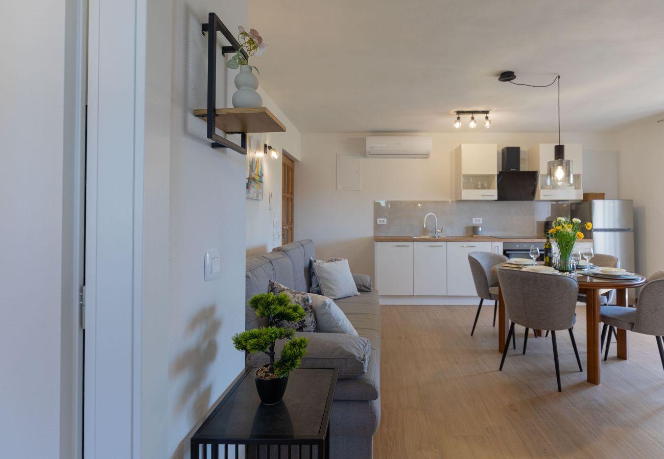Ferienwohnung in Zadar - Ferienwohnung Klanac 2 mit zwei Balkonen