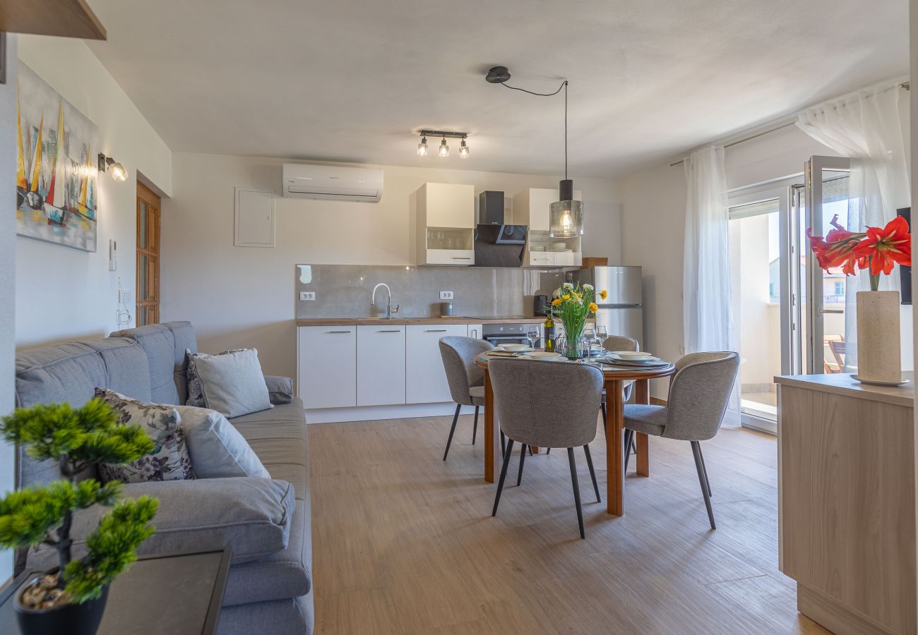 Ferienwohnung in Zadar - Ferienwohnung Klanac 2 mit zwei Balkonen