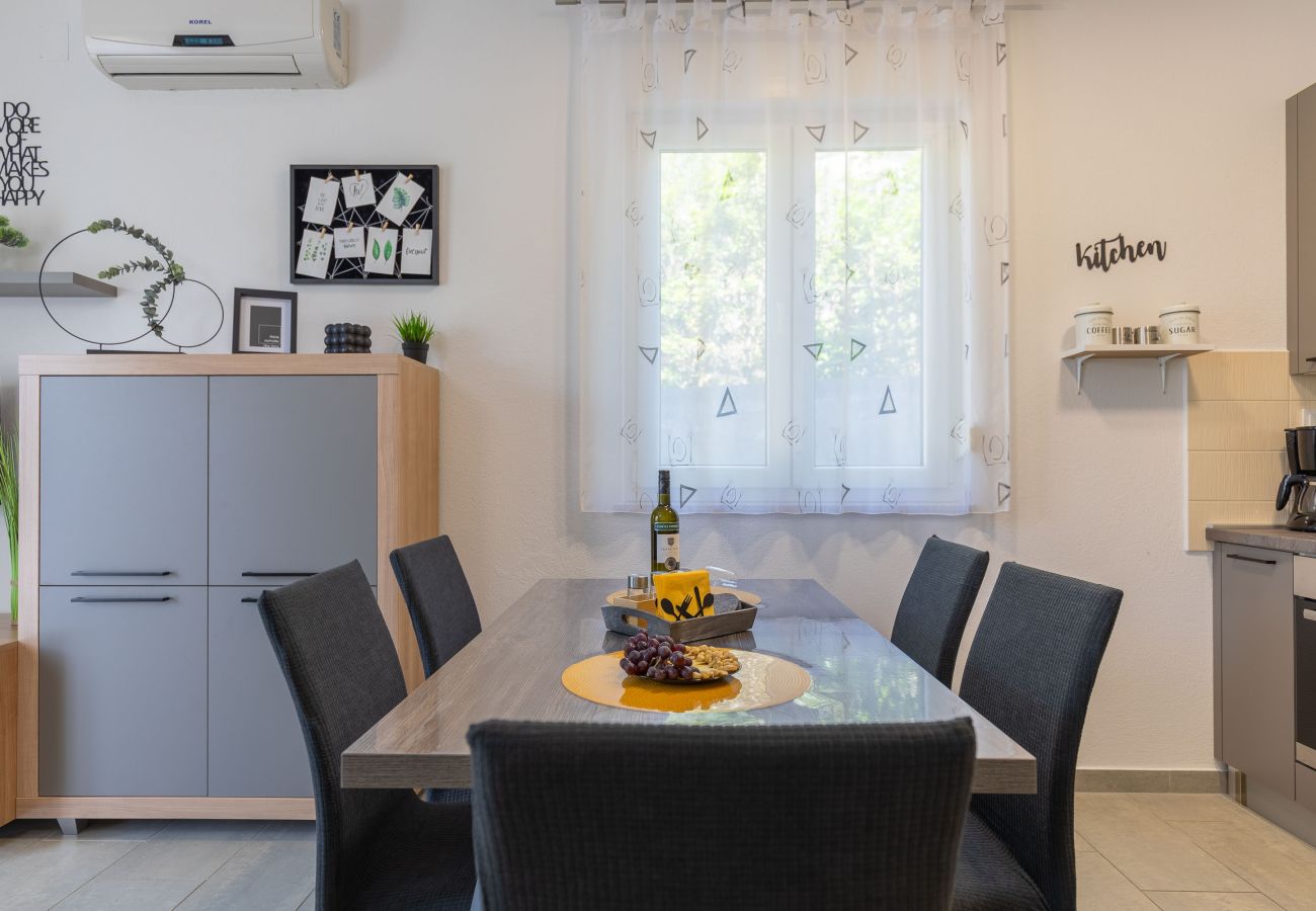 Ferienwohnung in Starigrad - Ferienwohnung Sea & Stone No.1 strandnah