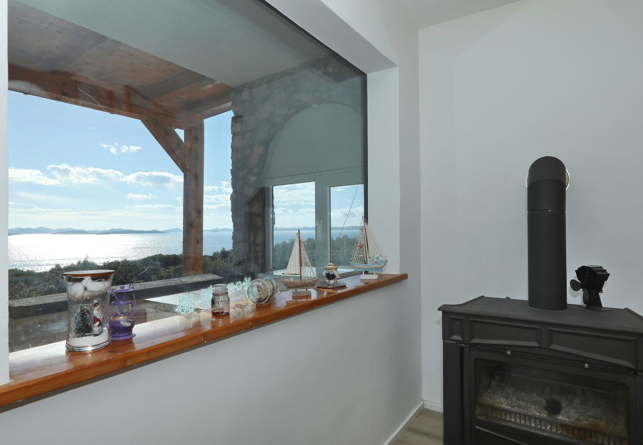 Ferienhaus in Dobropoljana - Ferienhaus Despoja nahe Naturstrand