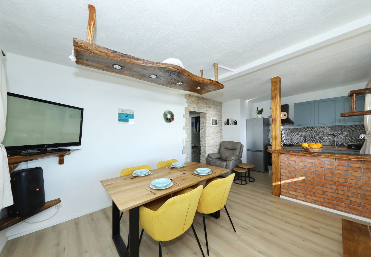 Ferienhaus in Dobropoljana - Ferienhaus Despoja nahe Naturstrand