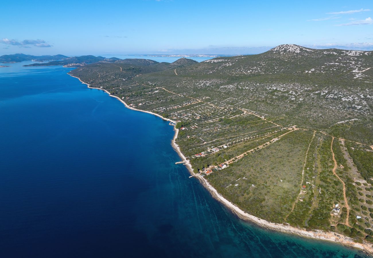 Ferienhaus in Dobropoljana - Ferienhaus Despoja nahe Naturstrand