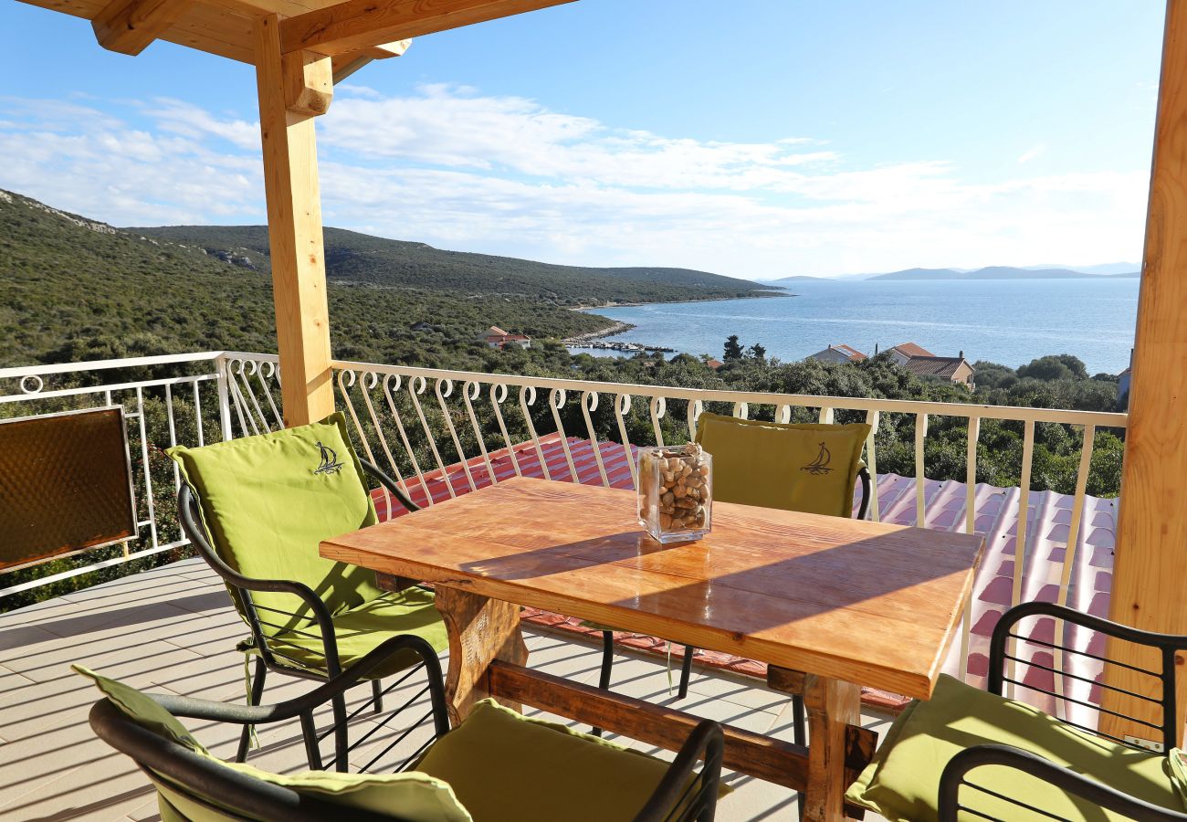 Ferienhaus in Dobropoljana - Ferienhaus Despoja nahe Naturstrand