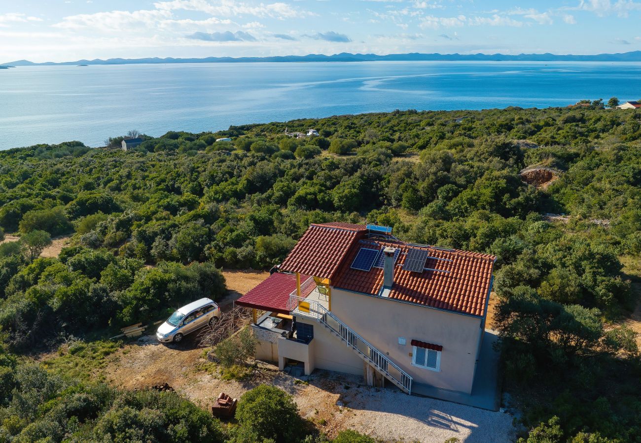 Ferienhaus in Dobropoljana - Ferienhaus Despoja nahe Naturstrand