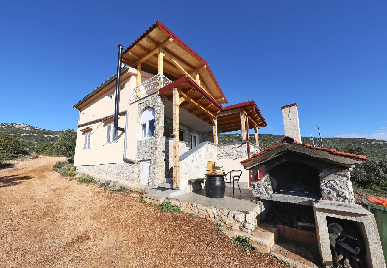 Ferienhaus in Dobropoljana - Ferienhaus Despoja nahe Naturstrand