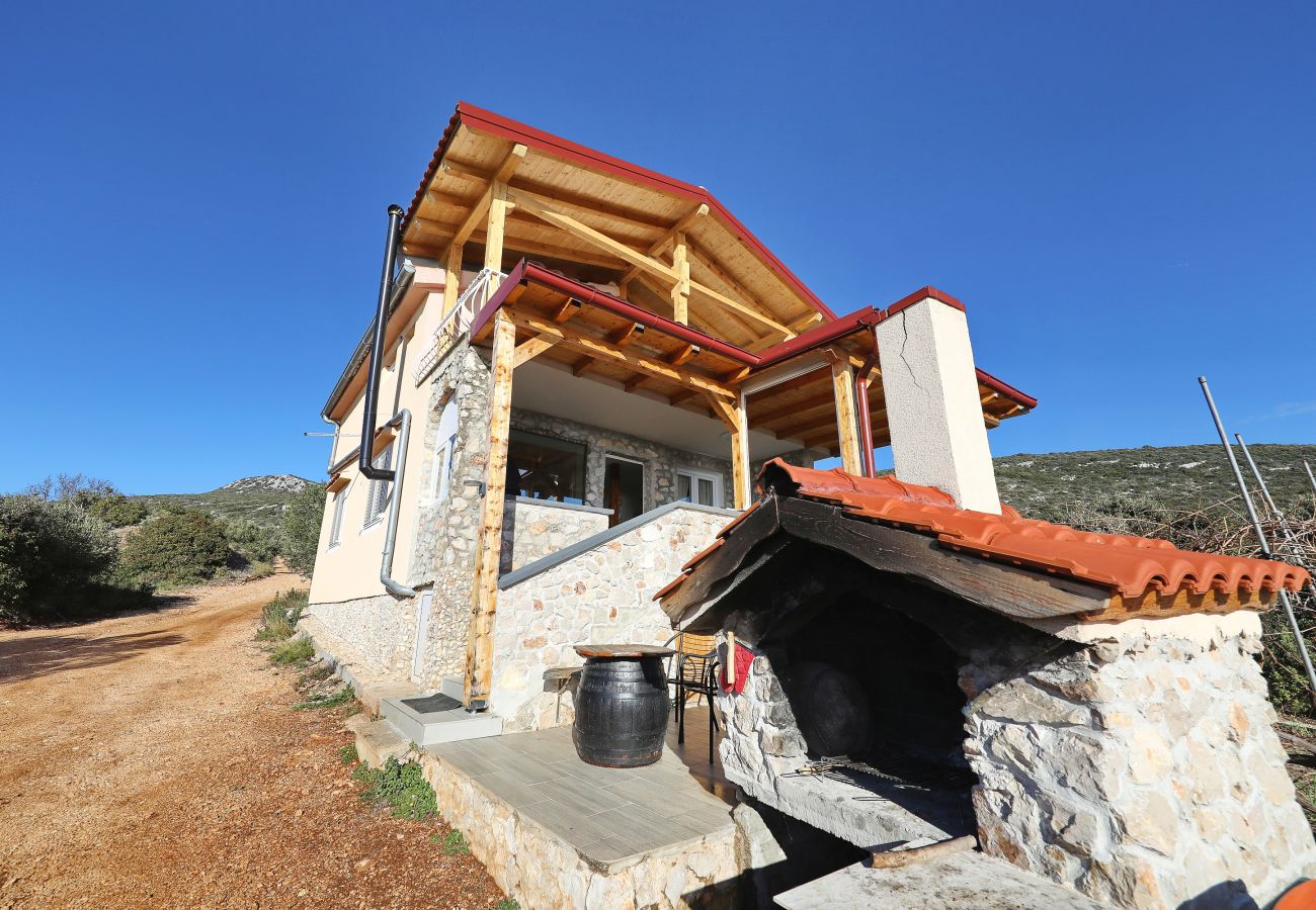 Ferienhaus in Dobropoljana - Ferienhaus Despoja nahe Naturstrand