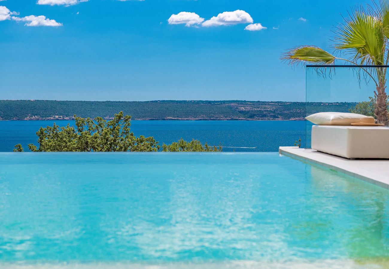 Villa in Maslenica - Villa Michelle mit Infinity Pool