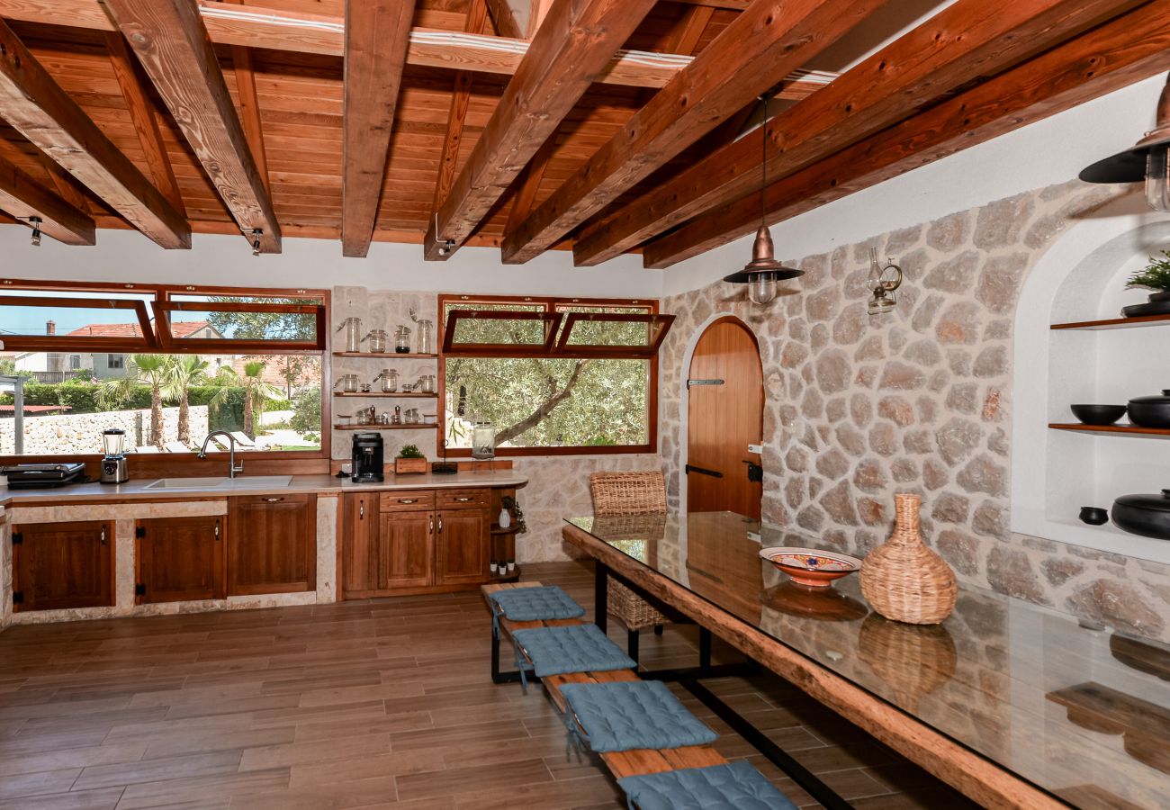 Villa in Dobropoljana - Villa Magna mit beheizbarem Pool