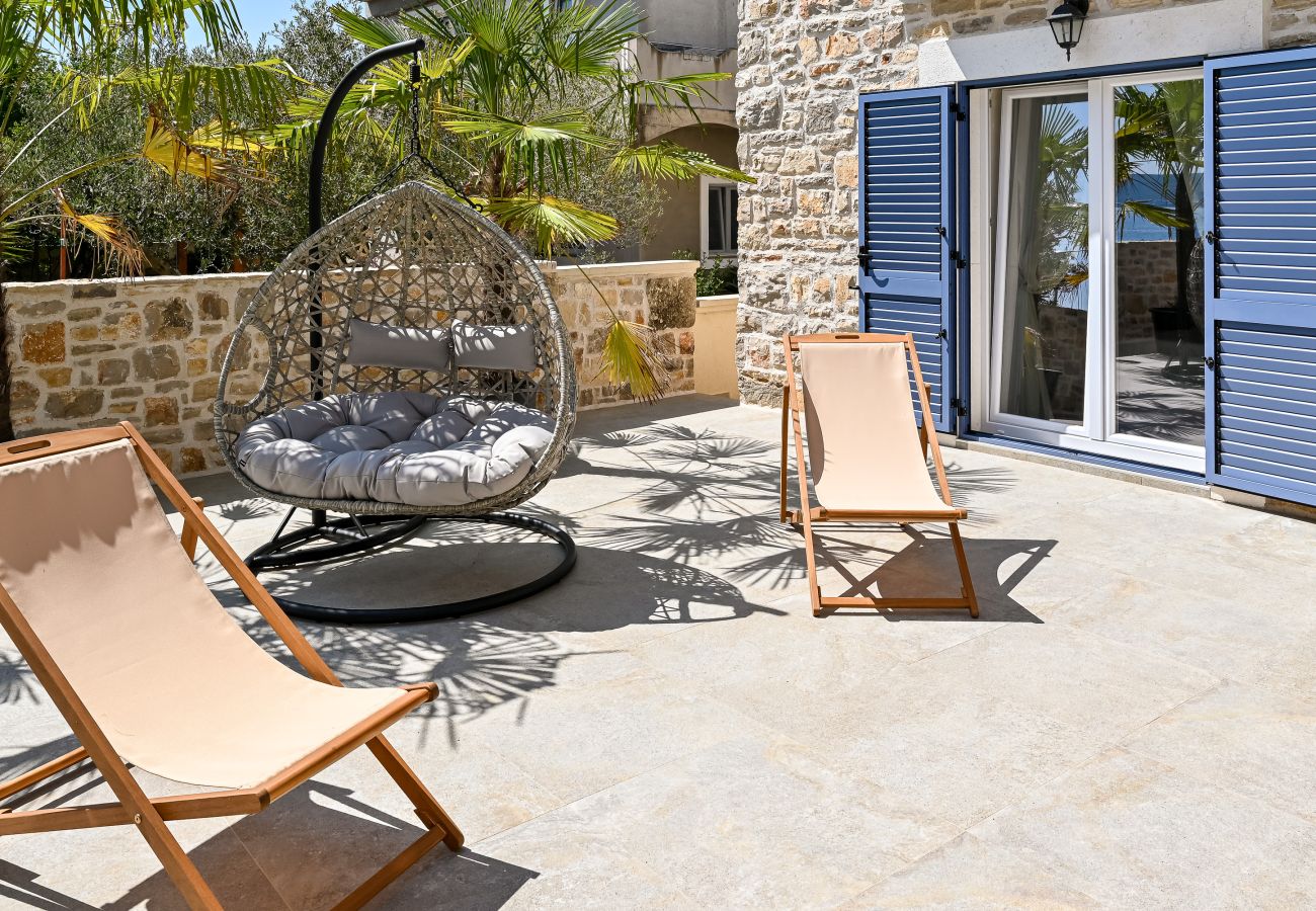 Villa in Dobropoljana - Villa Magna mit beheizbarem Pool
