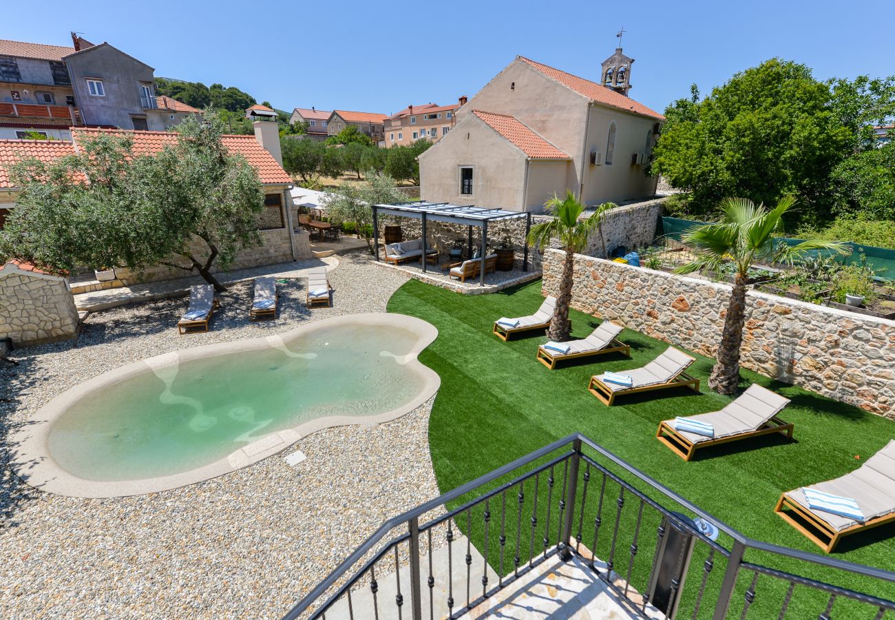 Villa in Dobropoljana - Villa Magna mit beheizbarem Pool