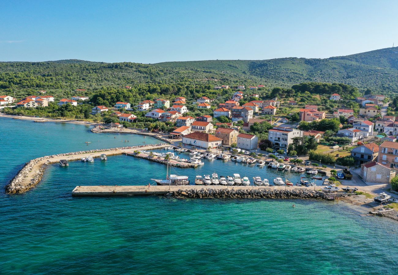 Villa in Dobropoljana - Villa Magna mit beheizbarem Pool