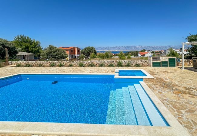 Ferienhaus in Vir - Ferienhaus Artano mit Privatpool
