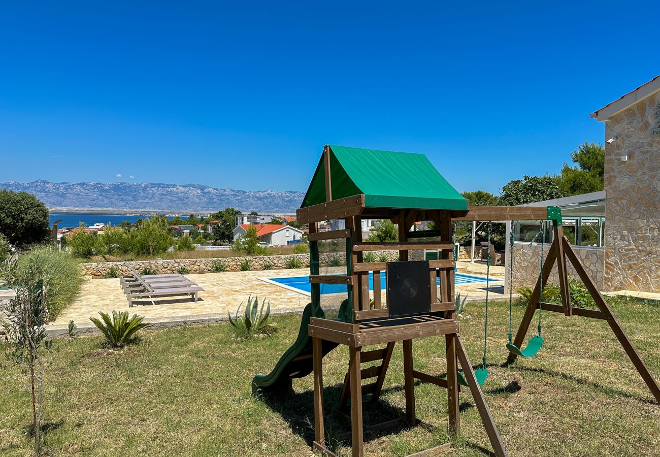 Ferienhaus in Vir - Ferienhaus Artano mit Privatpool