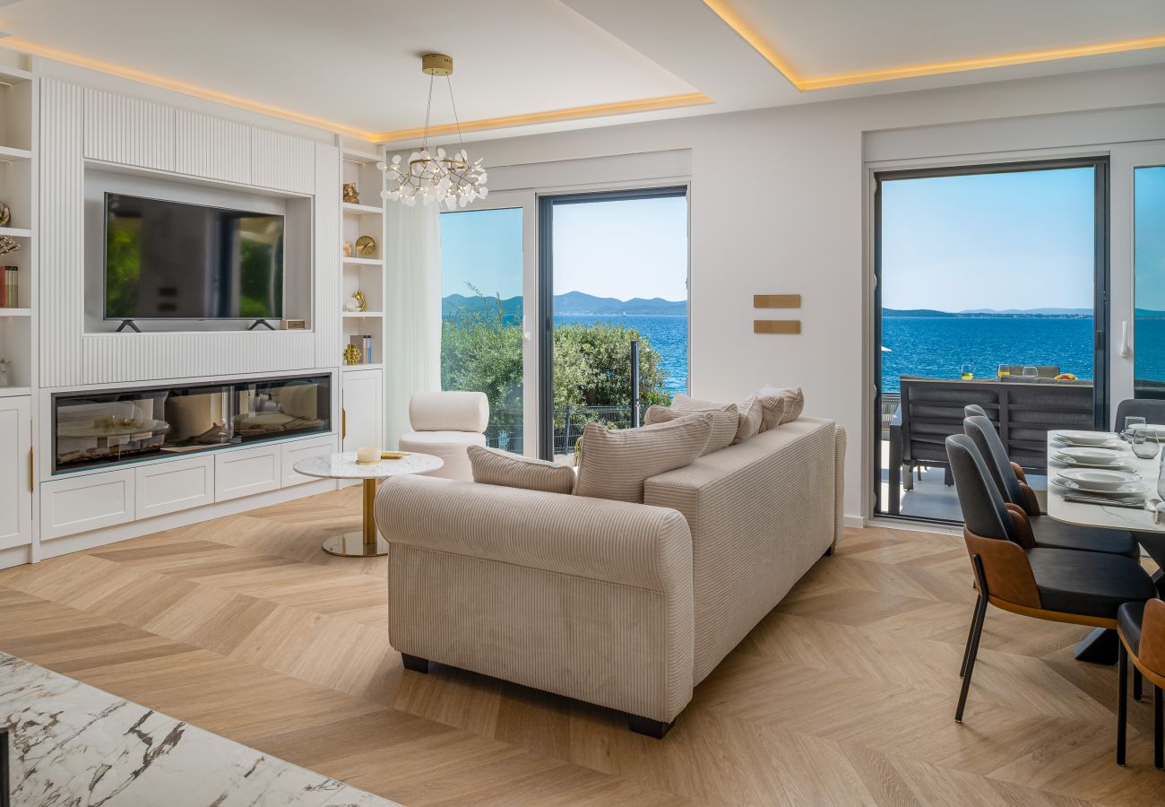 Villa in Kožino - Villa Silvio direkt am Meer mit Infinitypool