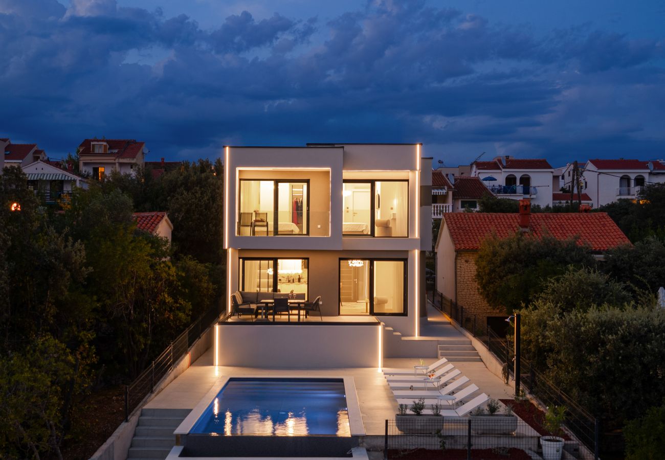 Villa in Kožino - Villa Silvio direkt am Meer mit Infinitypool
