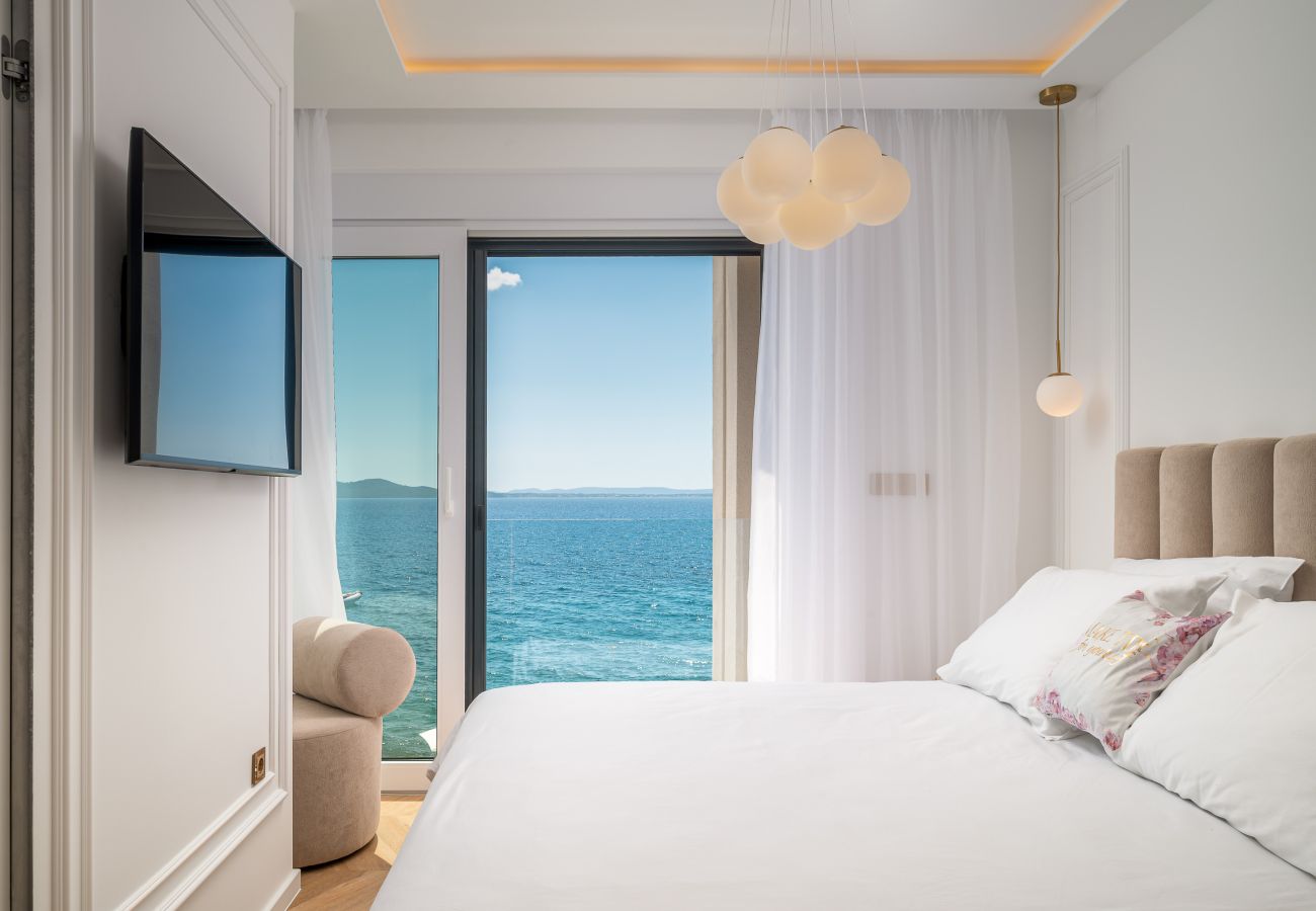 Villa in Kožino - Villa Silvio direkt am Meer mit Infinitypool