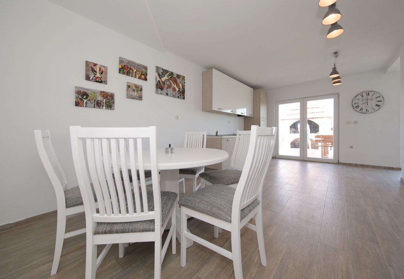 Ferienwohnung in Dobropoljana - Ferienwohnung Luma mit Privatpool