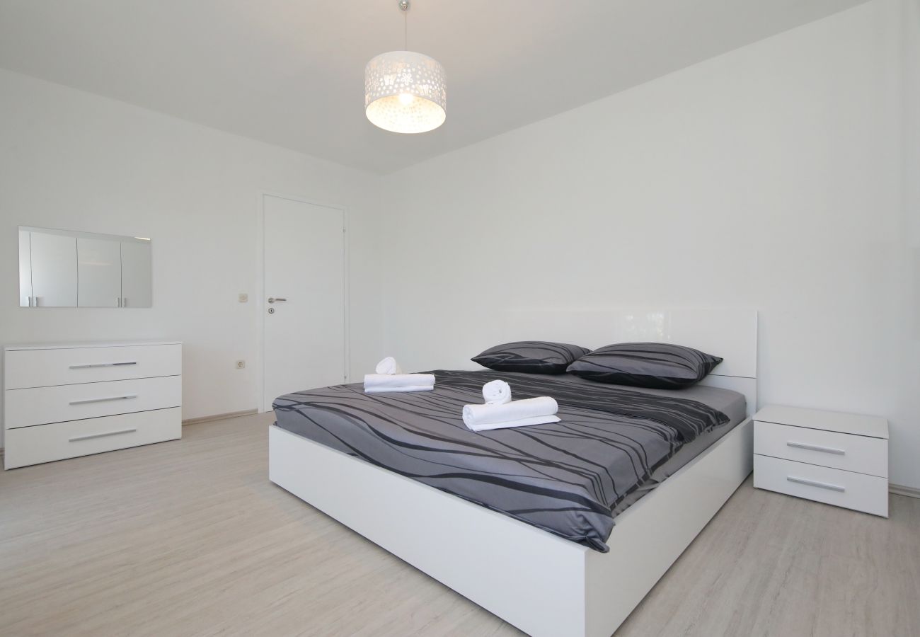 Ferienwohnung in Dobropoljana - Ferienwohnung Luma mit Privatpool