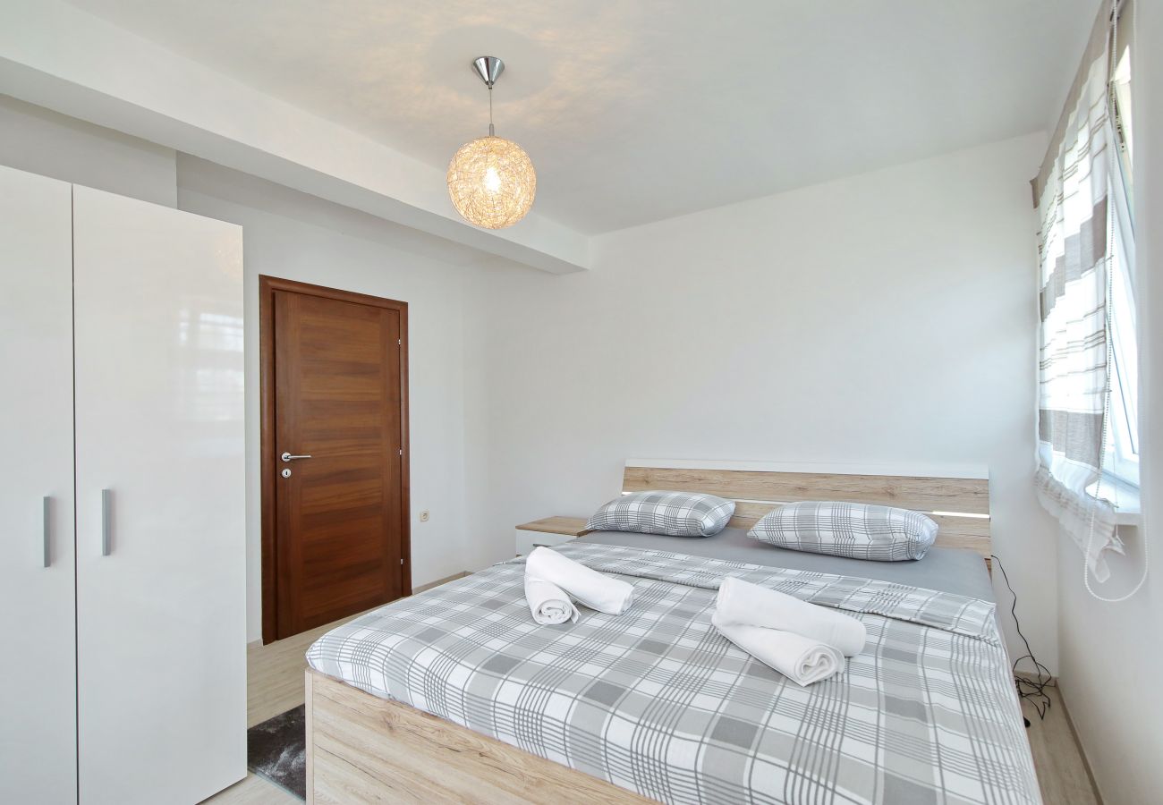 Ferienwohnung in Dobropoljana - Ferienwohnung Luma mit Privatpool
