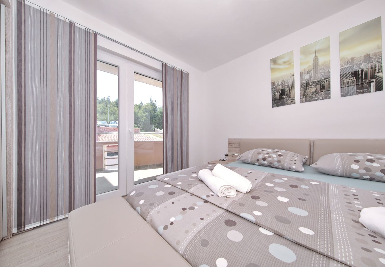Ferienwohnung in Dobropoljana - Ferienwohnung Luma mit Privatpool