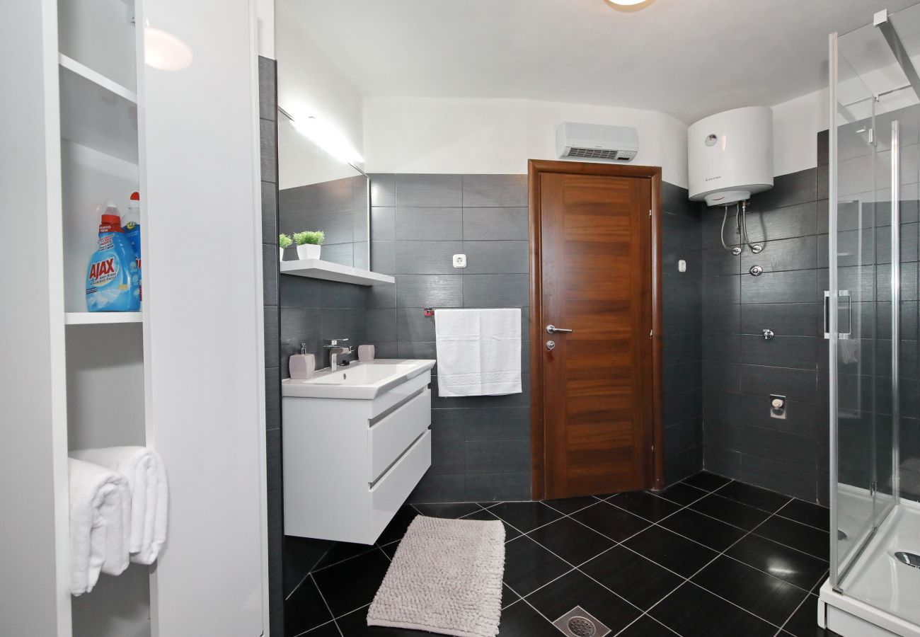 Ferienwohnung in Dobropoljana - Ferienwohnung Luma mit Privatpool