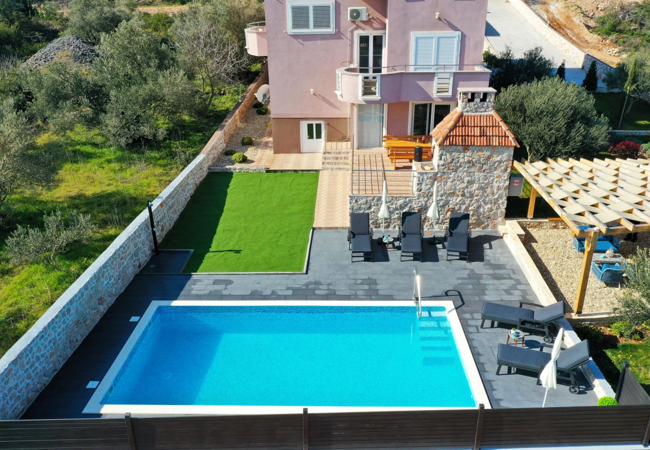 Ferienwohnung in Dobropoljana - Ferienwohnung Luma mit Privatpool