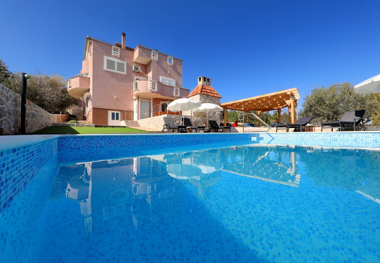Ferienwohnung in Dobropoljana - Ferienwohnung Luma mit Privatpool