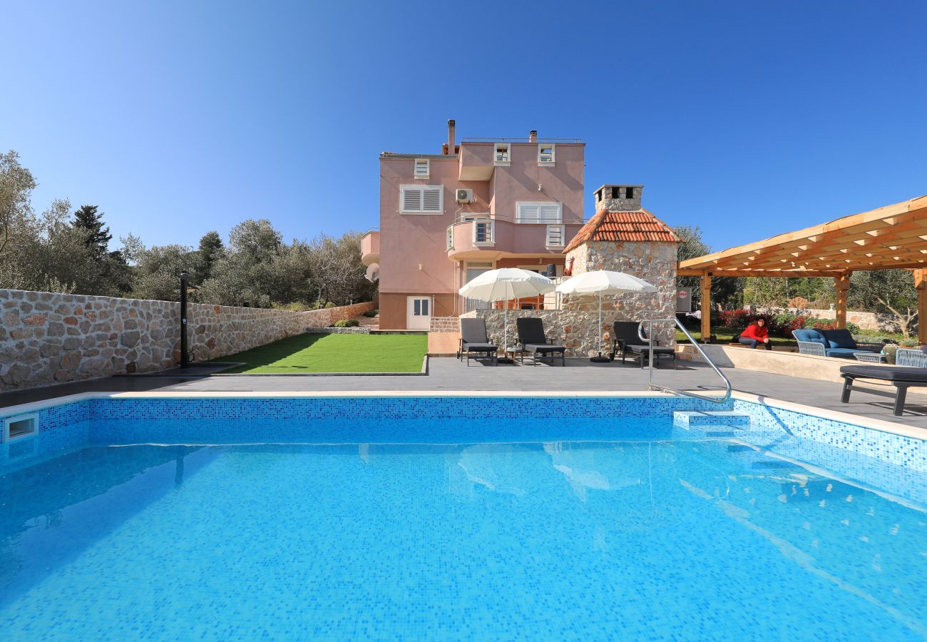 Ferienwohnung in Dobropoljana - Ferienwohnung Luma mit Privatpool