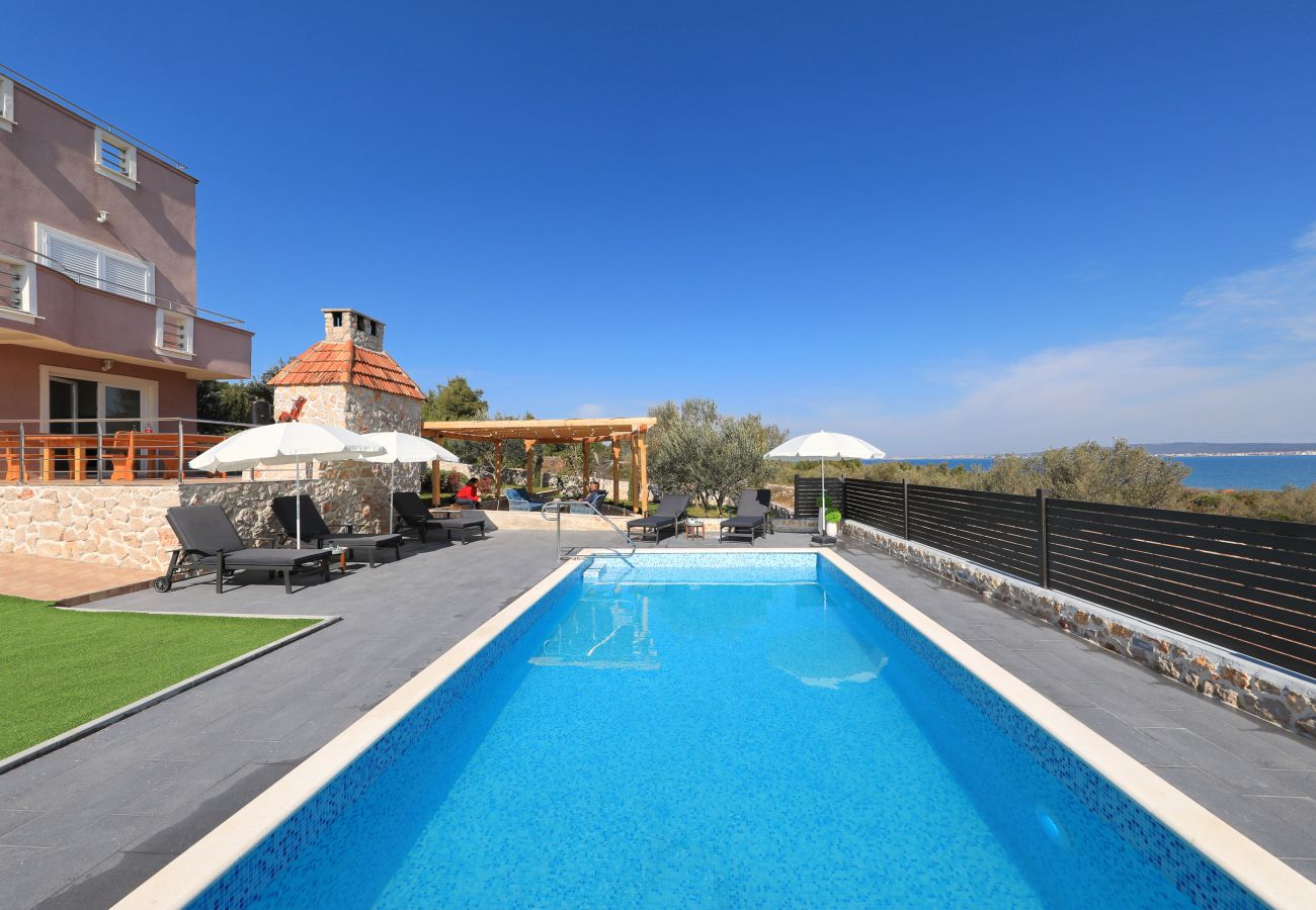 Ferienwohnung in Dobropoljana - Ferienwohnung Luma mit Privatpool