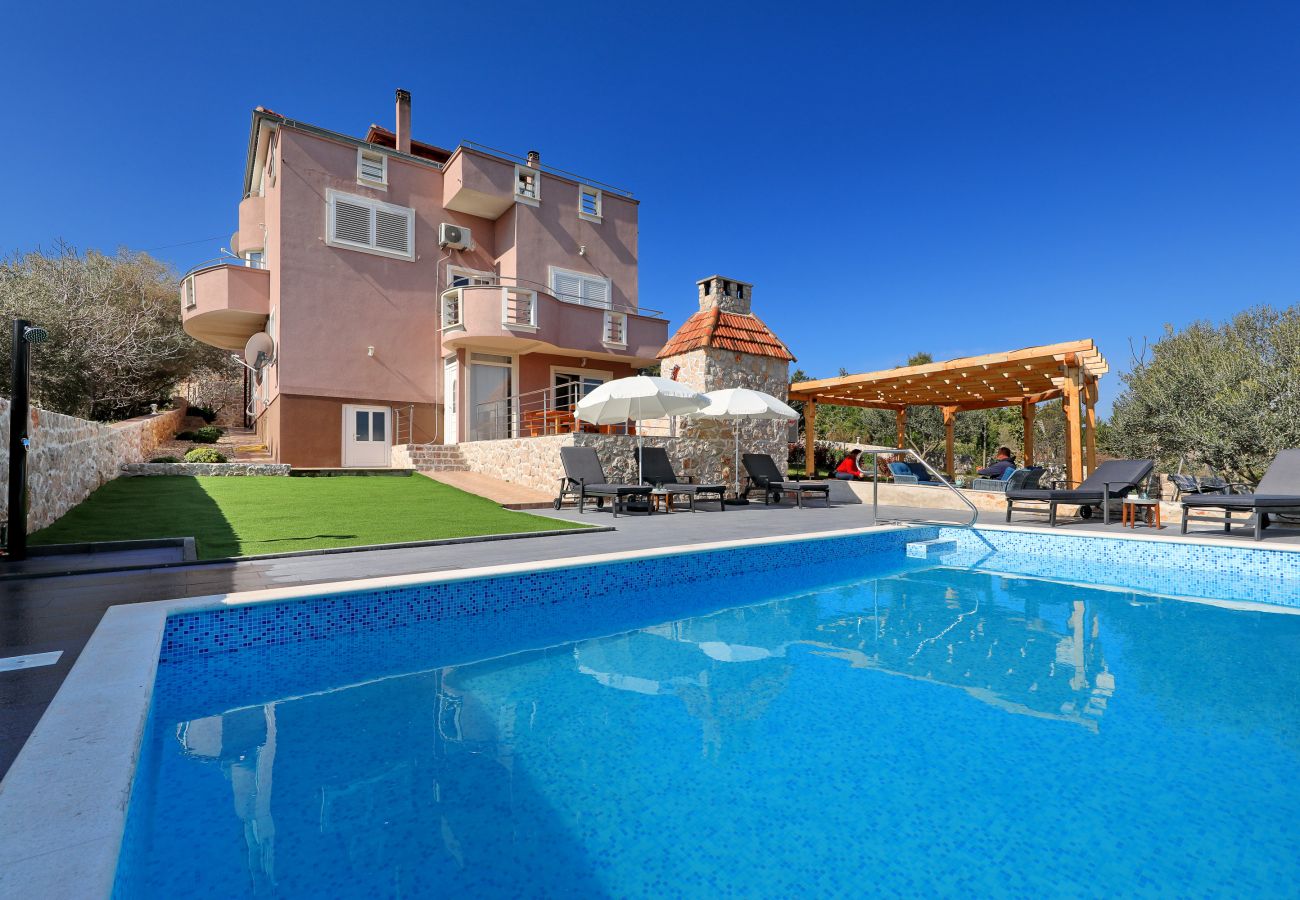 Ferienwohnung in Dobropoljana - Ferienwohnung Luma mit Privatpool