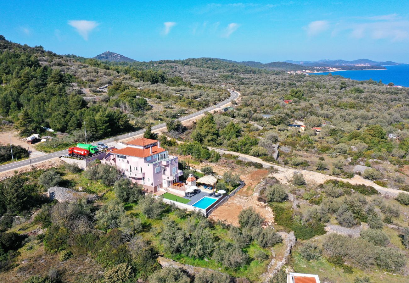 Ferienwohnung in Dobropoljana - Ferienwohnung Luma mit Privatpool